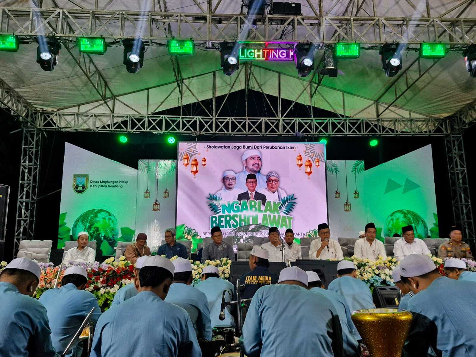 NGABLAK BERSHOLAWAT
