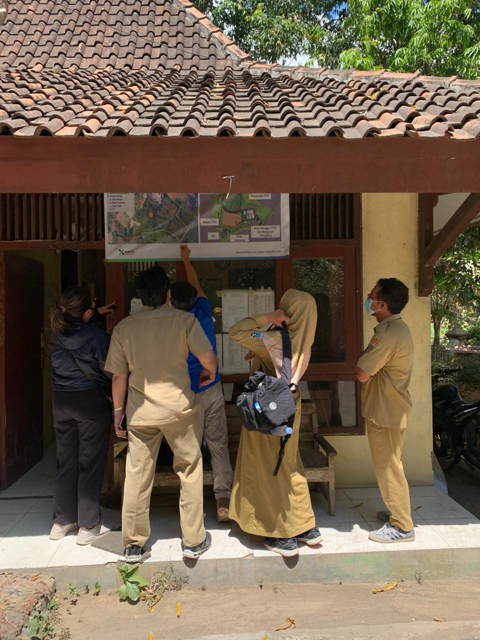 PENDAMPINGAN KUNJUNGAN LAPANGAN SURVEY LIFELIHOOD RESTORATION PLANS AND VERIFICATION OF THE LAND ACQUISITION AUDIT REPORT DARI TIM AIIB di TPA LANDOH